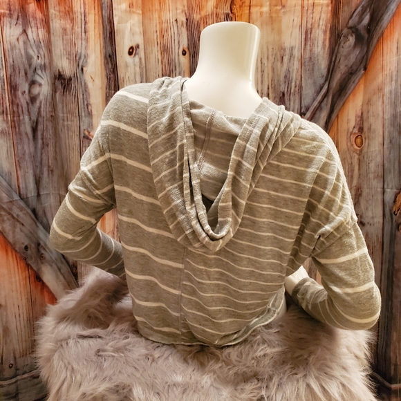 Gray and white light sweater with hoodie - Picture 2 of 2